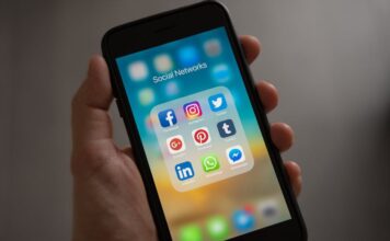 Dlaczego iPhone nie ma Google?