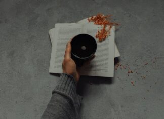 Dlaczego do kawy espresso podaje się wodę?