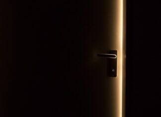 Jaka szczelina między panelami a ścianą? Jaka szczelina między panelami a ścianą?