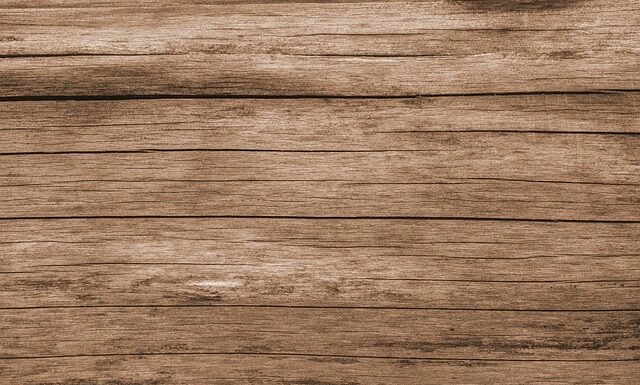 Jak wykończyć panele przy drzwiach wejściowych?