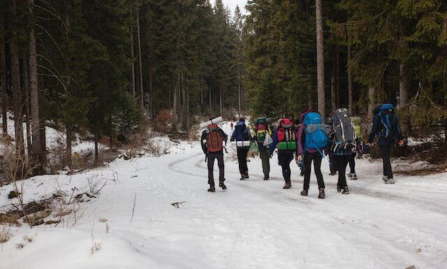 Jaką odzież trekkingową wybrać na górską wędrówkę? Odzież trekkingowa
