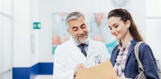 Zaćma – Objawy i Leczenie: Kompletny Przewodnik Po Diagnostyce i Terapii lekarz