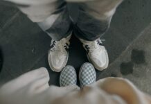 Jak wybrać wygodne obuwie, które łączy komfort z dopracowanym stylem? obuwie